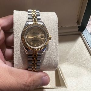 Ladies watch 28MM w/ Jubilee bracelet.